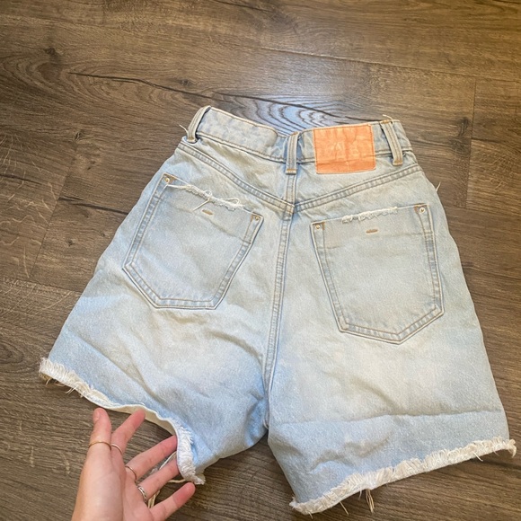 HIGH RISE ZARA SHORTS - Picture 4 of 4